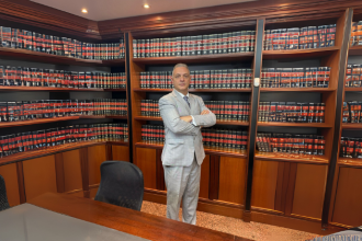 Leonardo Siade Manzan analisa o impacto do fim da disputa ISS x ICMS na tributação de SaaS.
