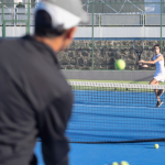Teciomar Ábila explica como sensores de movimento aprimoram a biomecânica no treino de tênis.