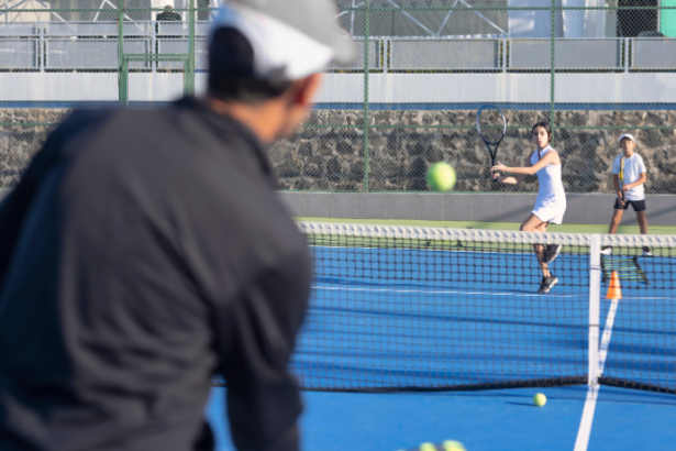 Teciomar Ábila explica como sensores de movimento aprimoram a biomecânica no treino de tênis.