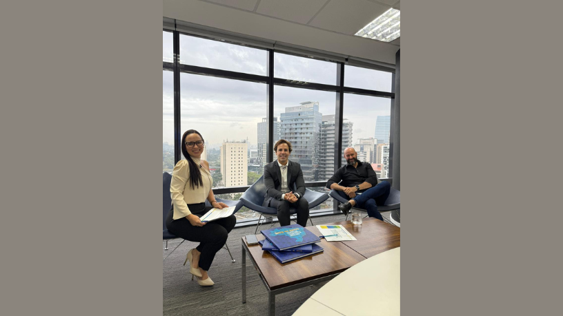 Descubra com Ian dos Anjos Cunha como a inteligência artificial alivia o peso das decisões diárias, preservando sua energia mental.