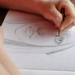 Talento Artístico de Estudante de Cuiabá Ganha Destaque Pela Excelência na Produção de Desenhos