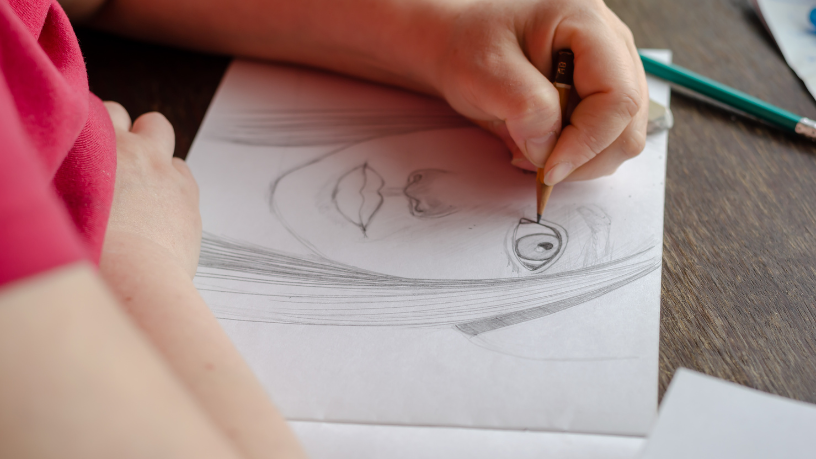 Talento Artístico de Estudante de Cuiabá Ganha Destaque Pela Excelência na Produção de Desenhos