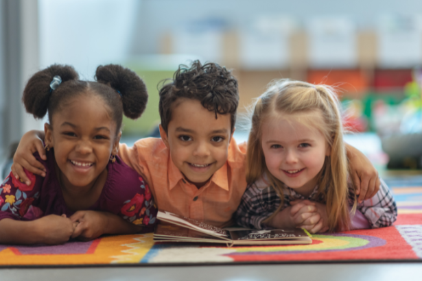 Do Desenho à Realidade: Como um Projeto no Camboja Está Redefinindo Criatividade e Design Infantil