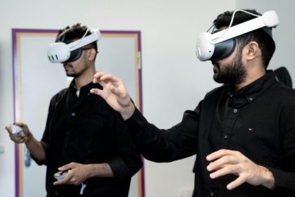 Tecnologia imersiva em animes: como a realidade virtual está transformando a forma de viver histórias