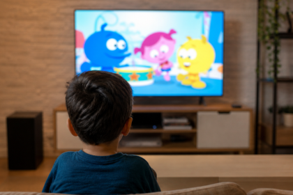 Desenhos animados e comportamento infantil: como a influência psicossocial molda o desenvolvimento das crianças